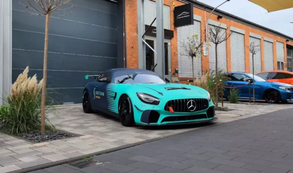 Mercedes-AMG GT4_Hero
